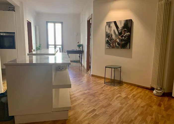 Loft Del Pratello Болонья