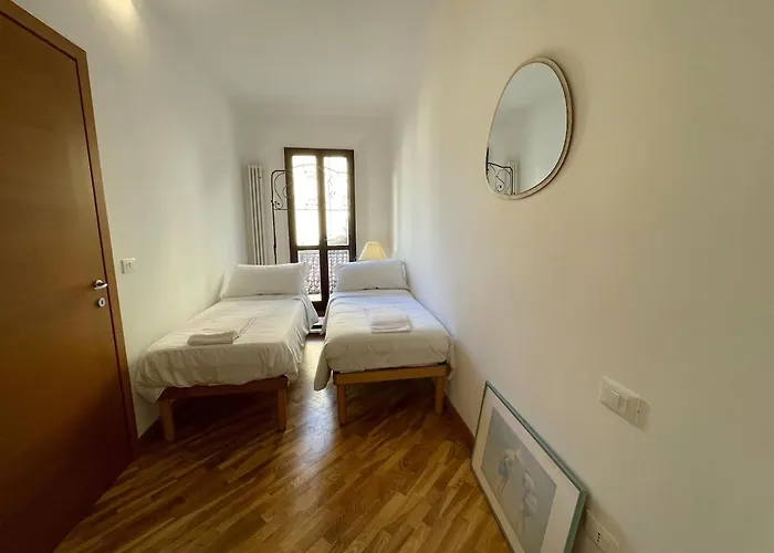 Loft Del Pratello Болонья